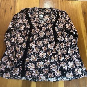 Torrid Women’s Tunic Top. 1X. 14-16. Floral With Lace. Long Sleeve. V Neck. NWT